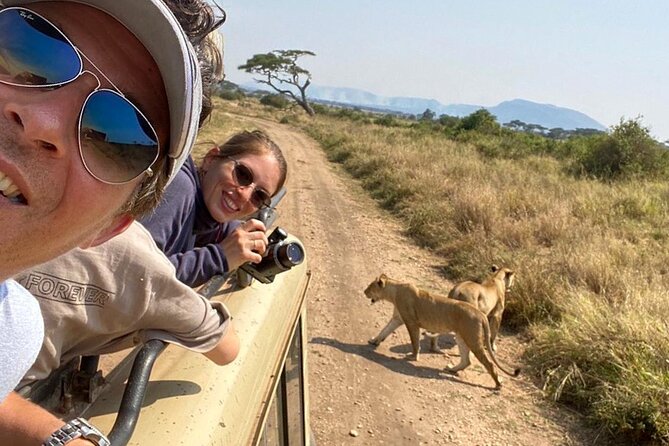 4 Days safari Tour Tanzania - Sunrise Serengeti: 6 a.m. Energy and Breakfast in the Bush