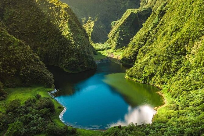 4x4 Safari HEREAKIMANU Tour in the Heart of Tahiti - Tunnel to the west and Vaihiria views (Tahiti’s high-altitude lake)