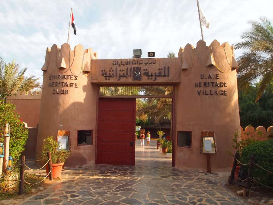 Abu Dhabi: City Tour and Desert Safari Package - Tanoura, belly dance, BBQ dinner, and the stars finally taking over