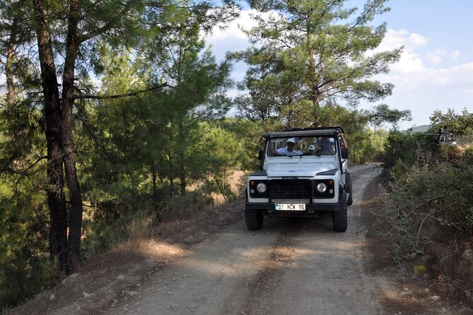 Alanya: Taurus Mountains Jeep Safari & Lunch at Dimcay River - Village life on the way: mosque, tea, and gözleme at an old house