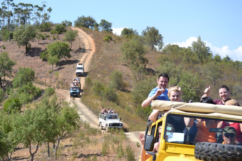 Algarve Jeep Safari Full-Day - Village stops that feel local: how the food moments work