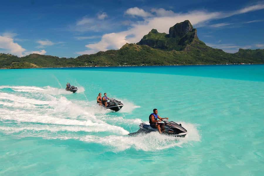 Bora Bora: Jet Ski, Lunch & Shark/ Ray Safari - Shark and ray safari in a protected lagoon