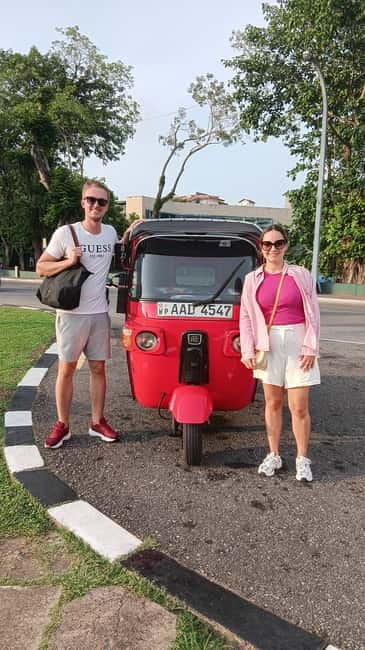 Colombo: Sightseeing Tour by Tuk Tuk Safari - All Inclusive - Pettah Market and Floating Market: street energy in full color
