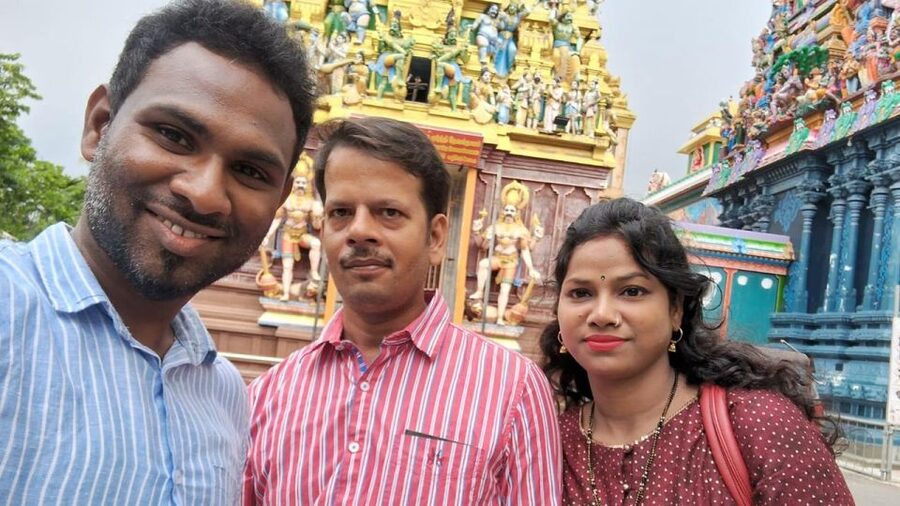 Colombo: Sightseeing Tour by Tuk Tuk Safari - All Inclusive - Red Mosque and St. Anthony’s Shrine: Colombo’s religious mix, close up