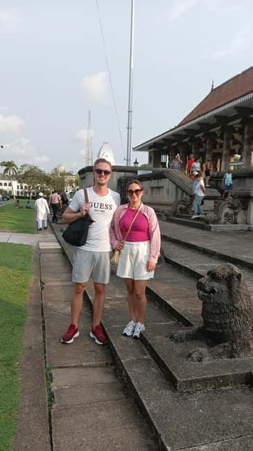 Colombo: Sightseeing Tour by Tuk Tuk Safari - All Inclusive - Galle Face Green: the sea breeze reset