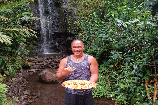 Découvrez le Mana durant la traversée de Tahiti en 4x4 Safari - Fruit tasting, and what to do about lunch
