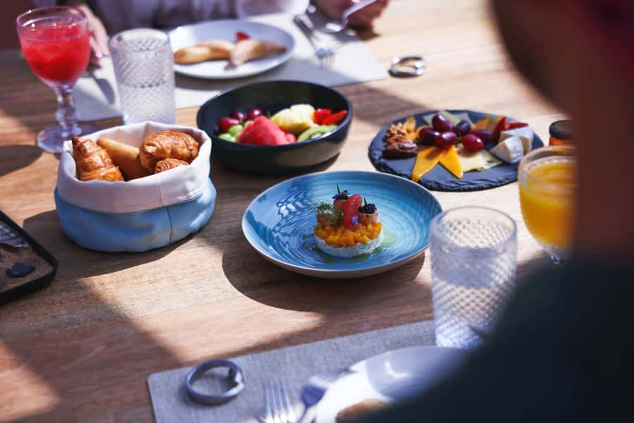 Dubai: Conservation Drive & Platinum Breakfast - Platinum Camp Breakfast at Al Maha: Air, Water, Earth, Fire
