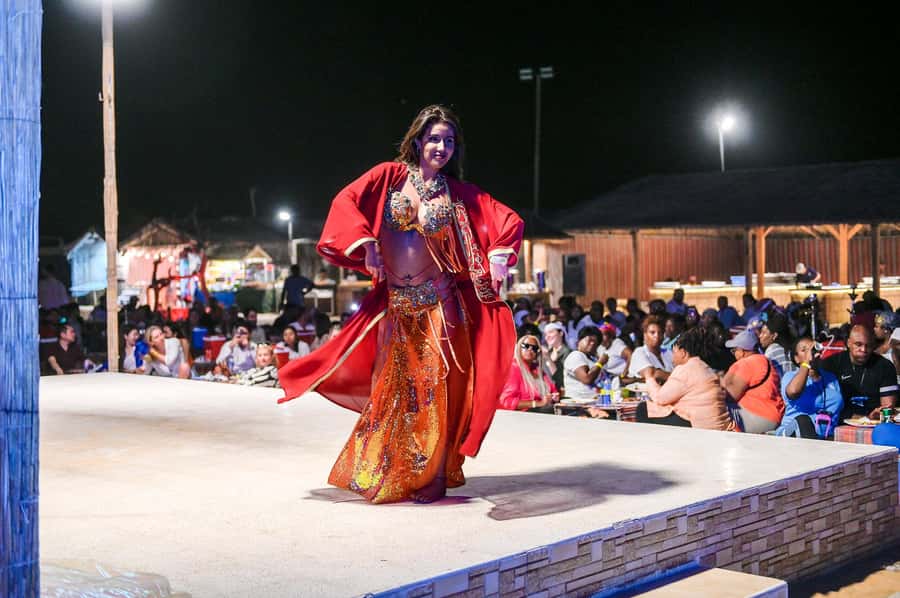 Dubai: Desert Safari with BBQ Dinner & Quad Biking Options - Falcon Photos and Camel Moments: Small Stops, Big Atmosphere