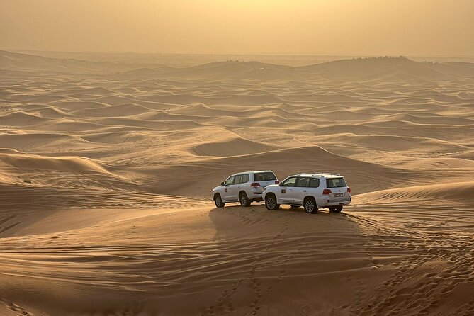 Dubai Evening Desert Safari - Belly dancing and Tanoora show: entertainment you can actually enjoy