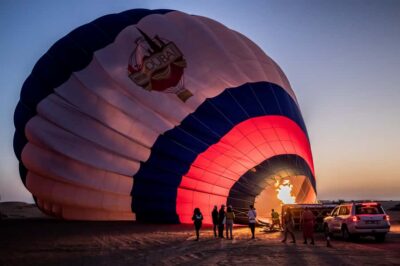 Dubai: Hot Air Balloon, Desert Safari, and Quad Biking Tour - Falcon show in the air, plus the ground photo moment