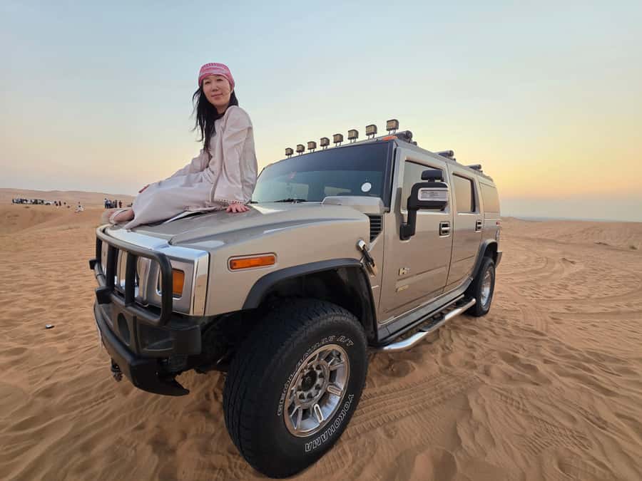 Dubai Hummer Safari Adventure & Traditional Dress Photoshoot - Dinner under air conditioning: buffet style with veg options