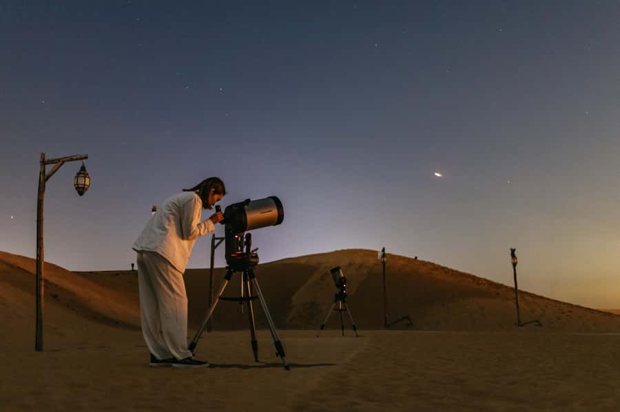 Dubai: Overnight Safari, Dinner, Stargazing & Al Khayma Camp - Dinner, Shows, Shisha, and Henna: The Nighttime Atmosphere at Al Khayma