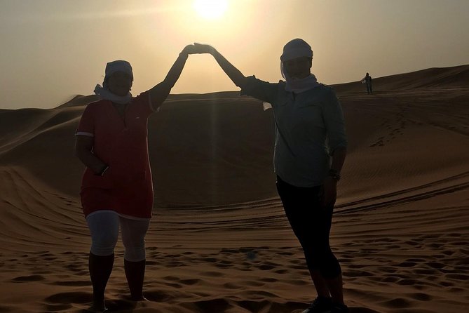 Dubai: Unique SUNSET 4WD Red Dunes Safari - The show under the stars: folkloric and belly dance