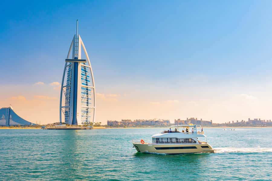 Dubai Waves & Dunes: Luxury Yacht Cruise w/ Red Dunes Safari - 45 Minutes of Dune Bashing: The Adrenaline Segment