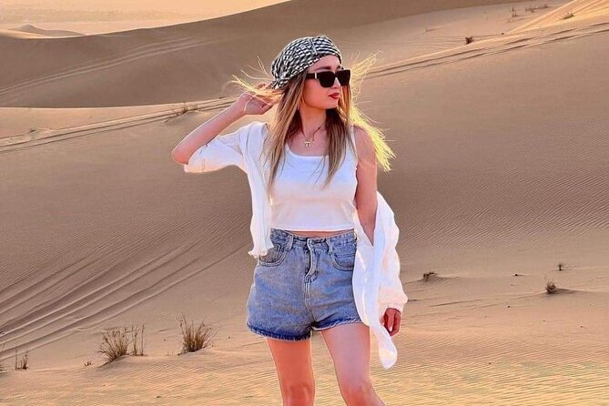 Five Star Desert Safari Dubai - Belly dancing, Tanoura, and fire shows: what the camp puts on at night