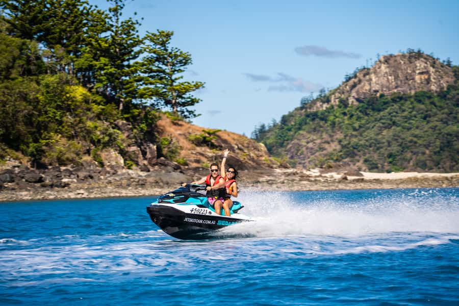 From Airlie Beach: Two-Island Safari - The Heart of the Tour: Two Hours of Jetskiing Around Daydream and South Molle