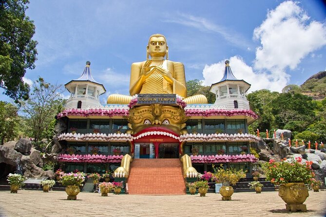 From Colombo: Sigiriya and Dambulla Day Trip and Safari - The Cafe Amakie coffee stop: a small win before the climbing starts