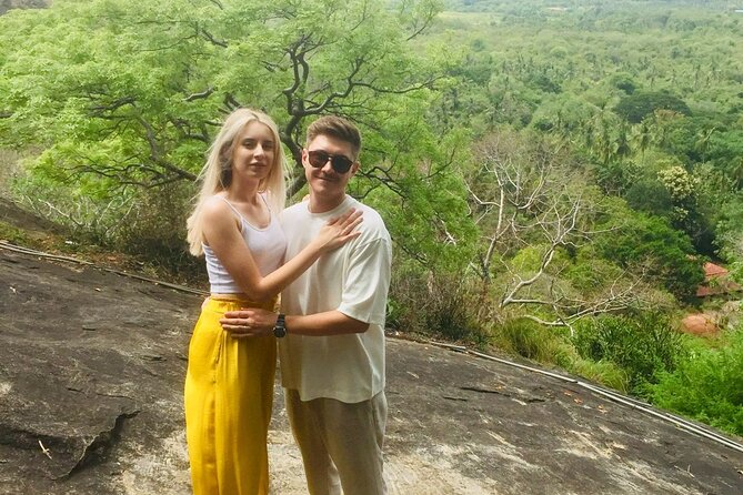 From Colombo: Sigiriya and Dambulla Day Trip and Safari - A quick break in Dambulla town: when the day needs breathing room
