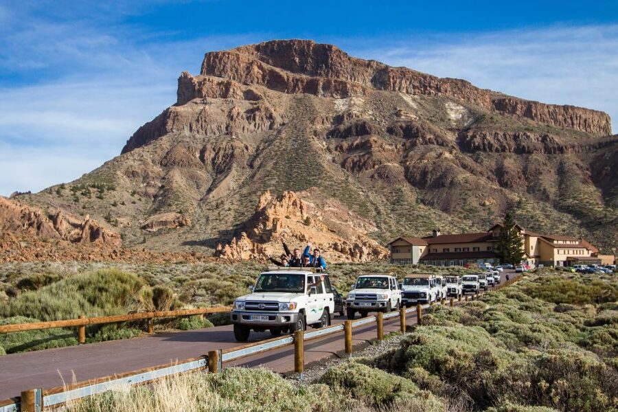From Playa de las Américas: Full-Day Teide Jeep Safari - Guides and the Fun Factor: How the Day Stays Interesting