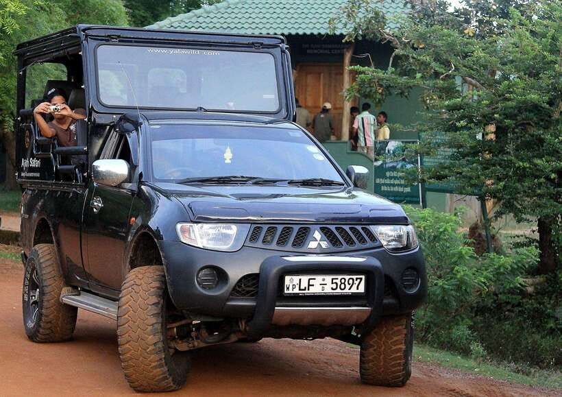 Galle/Mirissa/Tangalle: Transfer to Ella & Yala Safari - Entering Yala: how the open-jeep safari works in practice