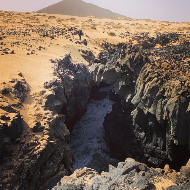 Graciosa Island: Jeep Safari Playa De las Conchas - Starting in Caleta de Sebo: Meet Andrés and Get Rolling