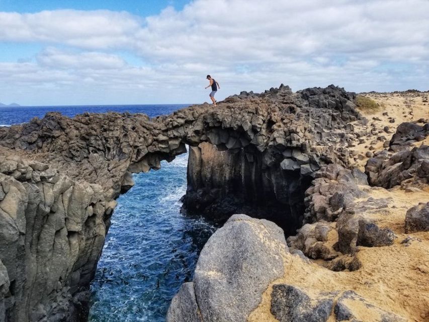 Graciosa Island: Jeep Safari Playa De las Conchas - Pedro Barba Village and Beach: Rustic Quiet and Turtle Territory
