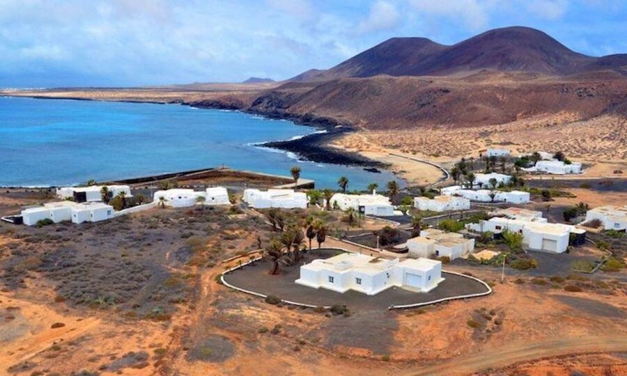 Graciosa Island: Jeep Safari Playa De las Conchas - Los Arcos de los Caletones: Basalt Arches Made by Strong Waves