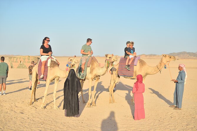 Hurghada: 4x4 Jeep Safari, Starwatching, Camel Ride & Dinner - BBQ dinner in the sand: simple, filling, and part of the show
