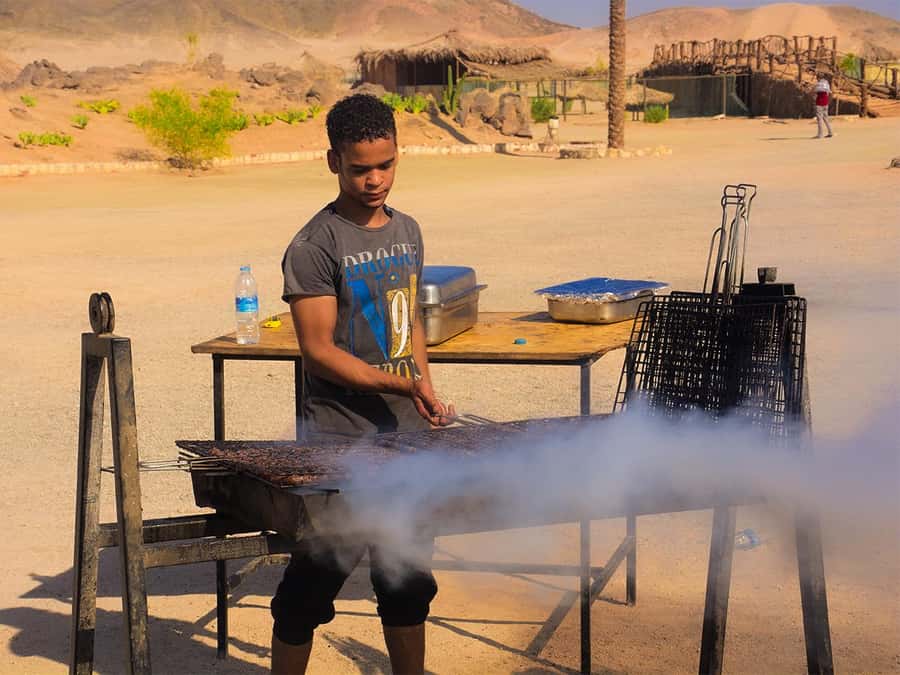 Hurghada: Quad Bike, Sea, Camel, Safari, Stargazing & Dinner - Oriental Dinner and Live Show: What the Desert Camp Actually Adds