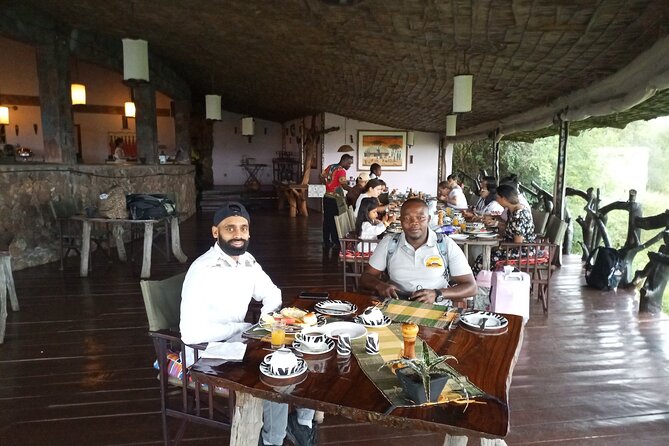 Joining Safari from Mwanza - Day 2 in central Serengeti near the Seronera River: predator focus