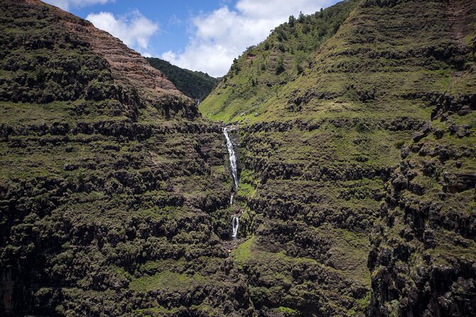 Kauai Deluxe Waterfall Safari: Helicopter Tour - Photos from helicopter windows: how to make your camera work