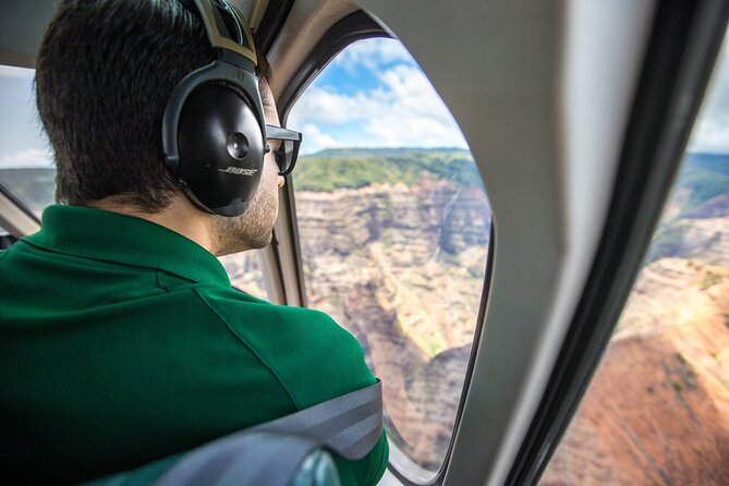 Kauai Deluxe Waterfall Safari: Helicopter Tour - How group size (max 6) changes the whole experience