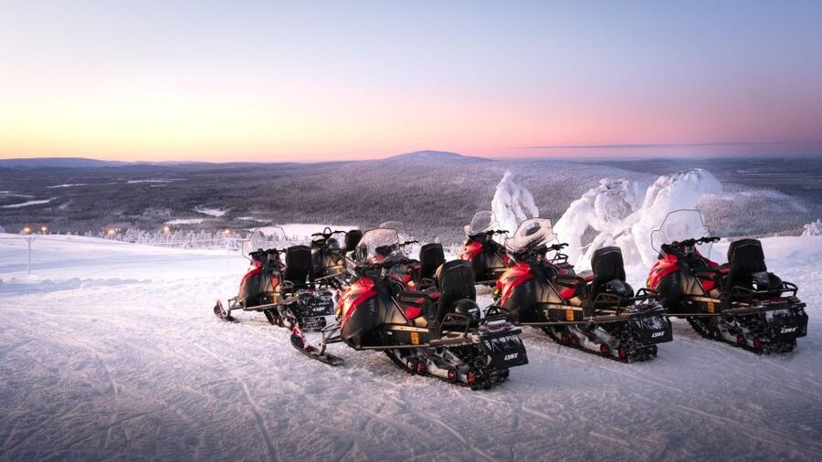 Levi: 4 Hour Snowmobile Safari to the Fells in Levi - Snowmobile Driving in Practice: Pace, Speeds, and Photo Stops