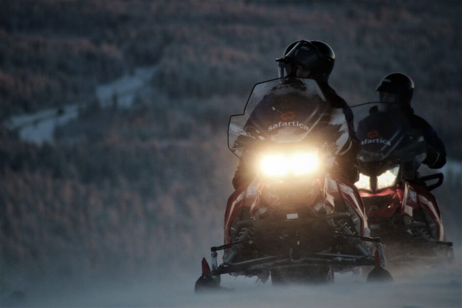 Levi: Evening Snowmobile Safari - Why Levi’s evening snowmobile safari feels different at twilight