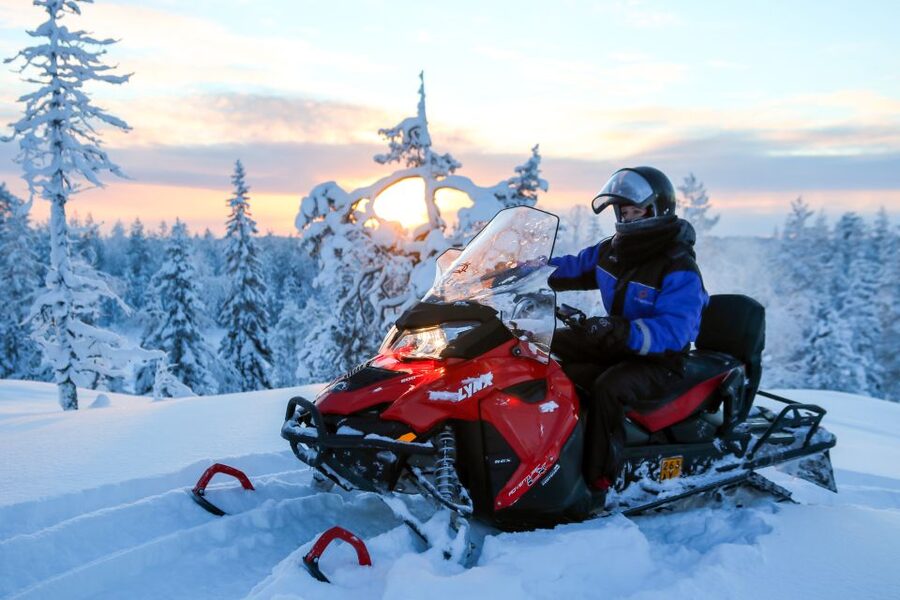 Levi: Snowmobile Safari for Adults - Instruction and state-of-the-art gear: how you go from cautious to confident