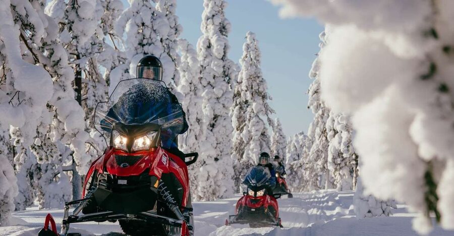 Levi: Snowmobile Safari to the Levi Nature - The Warm Lapland Break: Hot Berry Juice and Cookies