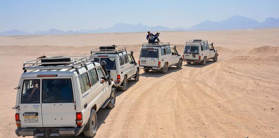 Makadi Bay: Jeep Safari Adventure with Bedouin guide - Logistics Reality: Pickup, Waiting, and the Photo Sales Factor