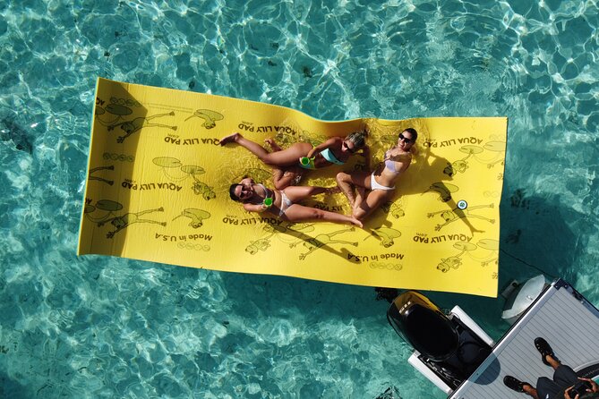 Marine Safari Tour on San Andrés Island: Includes photo with DRONE - Palito Beach and the Tiki Bar (Stick): Sand, Swim, and a First Taste of Island Life