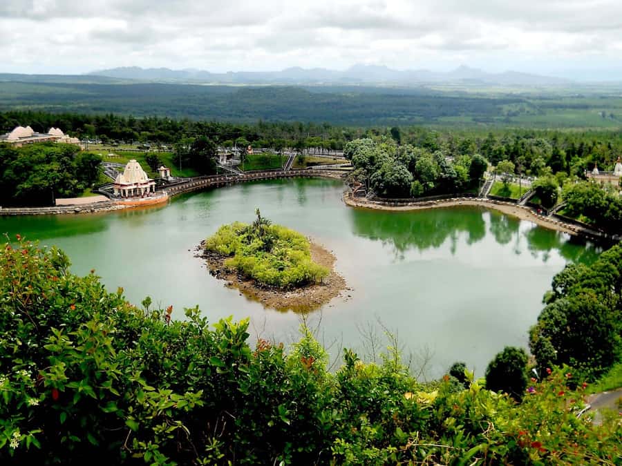 Mauritius: Guided Trip to the Southwest with Safari Tour - Ganga Talao and Lord Shiva: a lake stop with real scale