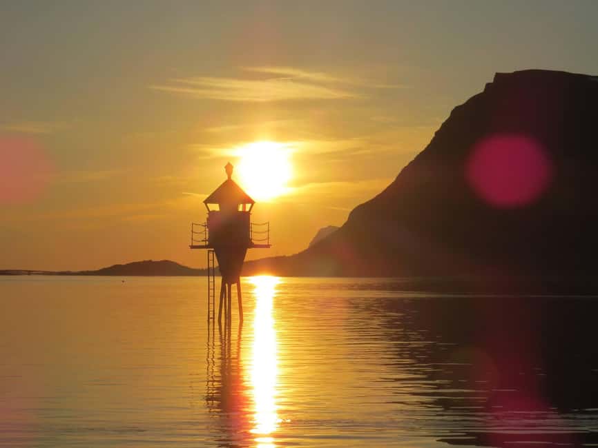 Midnight sun safari - Henningsvær Before Departure: Fishing Town Meets Arctic Light