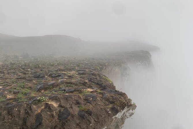 Mountain Safari Private Tour - Teeq Cave and Tawi Ateer sinkhole: massive scale at the edge
