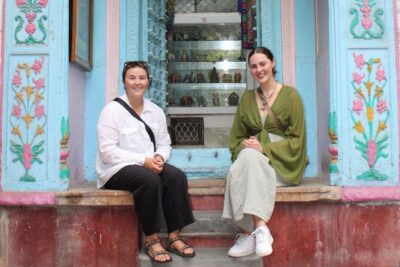 Old Delhi Food Tour Safari - The Capital of Flavors - Gurudwara Sis Ganj Sahib: a heritage stop with real weight