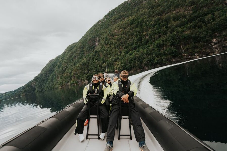Øystese: Hardangerfjord RIB safari to the Fyksesund branch - Kvamsøy: the quick “orientation” stop that helps you read the fjord