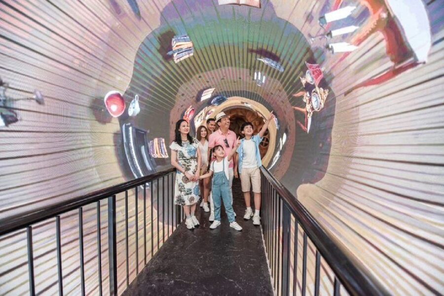 Phu Quoc: VinWonders Entry Ticket with Optional Safari - The Aquarium Tunnel and Sea Life: The Day’s Most Consistent Winner