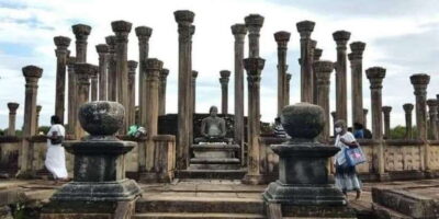 Polonnaruwa Day Tour With Minneriya NP Elephant Safari - Dress Code and Walking Comfort at Sacred Gal Vihara