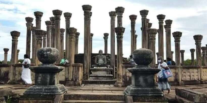Polonnaruwa Day Tour With Minneriya NP Elephant Safari - Dress Code and Walking Comfort at Sacred Gal Vihara