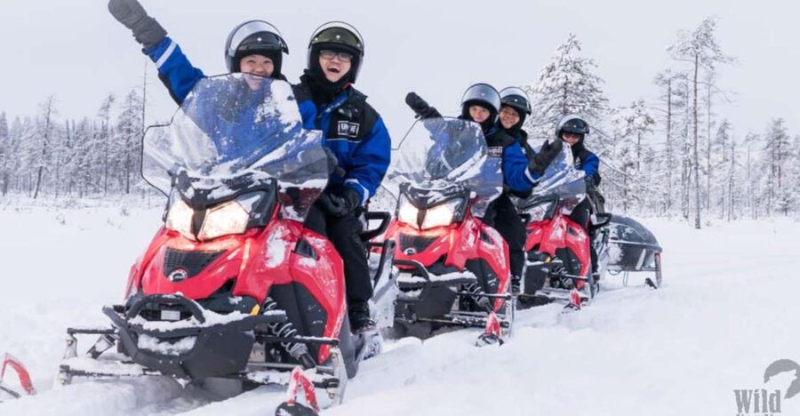 Rovaniemi: Easy Snowmobile Safari - Family-friendly design: kids in the sled, adults on the snowmobile
