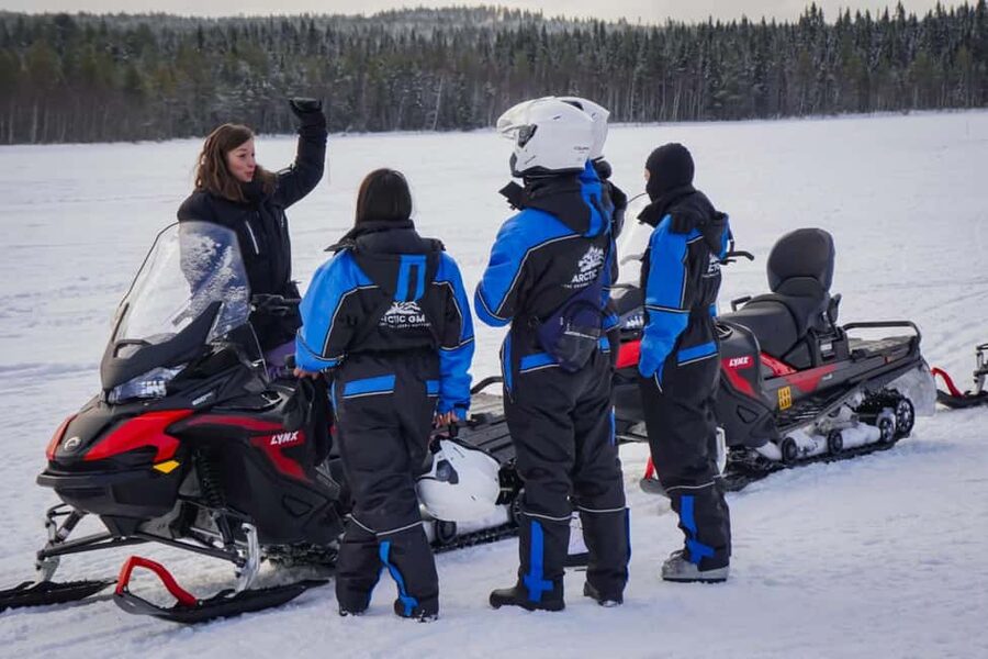 Rovaniemi: Guided Wilderness Snowmobile Safari & Barbeque - Safety briefing done right: how the guide keeps it fun