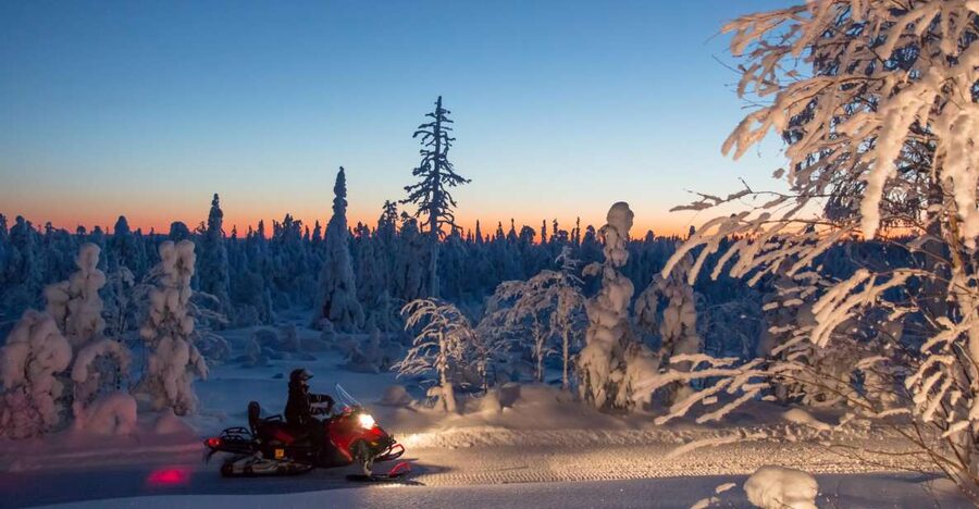 Rovaniemi: Snowmobile Safari & Campfire Evening Escape - Campfire Kota Stop: Sausages, Hot Drinks, Stories, and Sky Watching