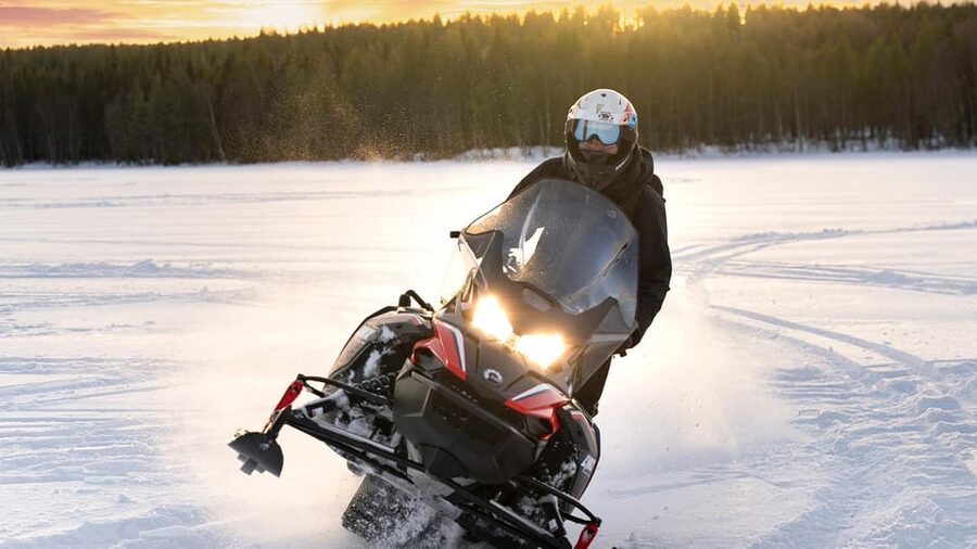 Rovaniemi: Snowmobile Safari, Reindeer & Husky Sleigh Ride - Huskies at the Farm: Short, Exciting, and Close-Up